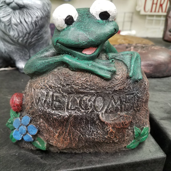 Welcome frog statue