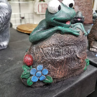 Welcome frog statue